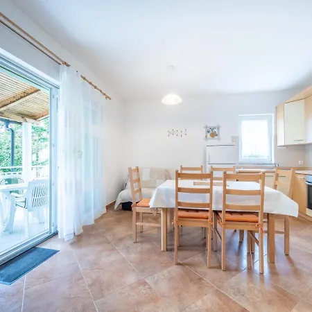 Apartment Lucic Baška