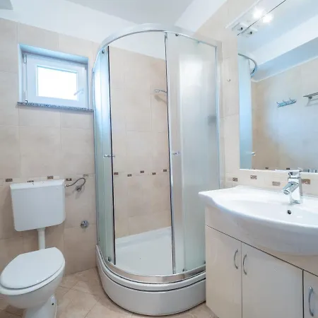 Apartament Lucic *
