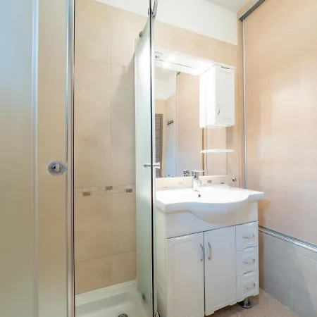 アパート Lucic *